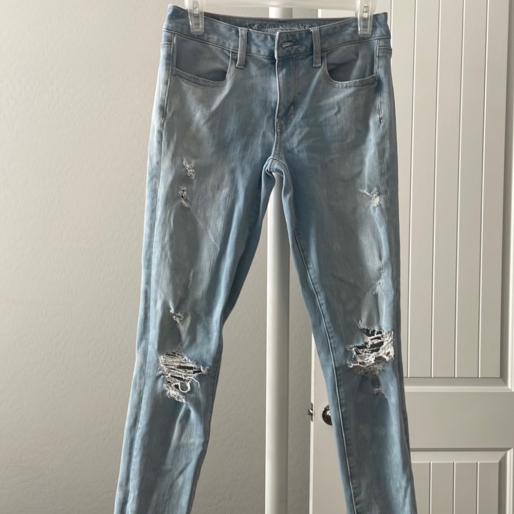 light wash american eagle ripped skinny jeans